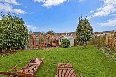 34 Broadhurst Drive, Kennington, Ashford, TN24 9RQ