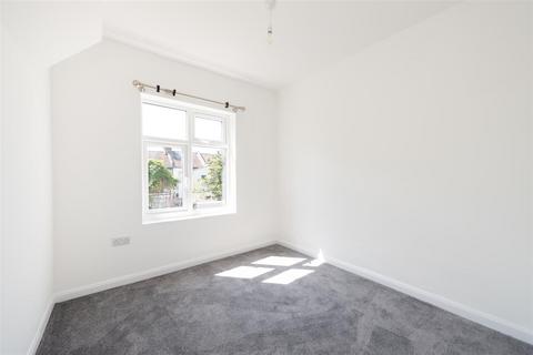 4 bedroom house to rent, Sweet Briar Walk, London N18