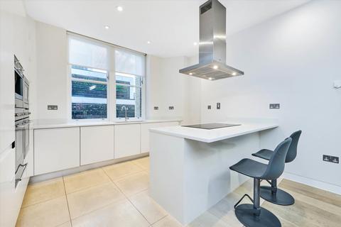 4 bedroom flat to rent, Bentinck Street, London, W1U