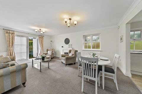 2 bedroom apartment for sale, High Street, Hampton Hill