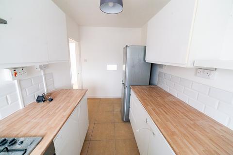 3 bedroom flat to rent, Ainsworth Road, London E9