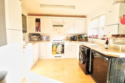 24 Eden Close, Stone Cross, Pevensey, BN24 5EX