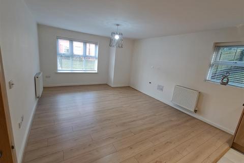 2 bedroom flat to rent, Walton Road, Bushey WD23