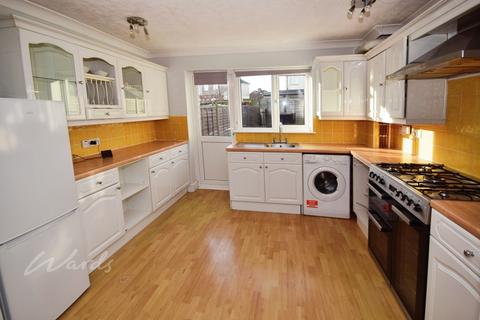 2 bedroom chalet to rent, Damien Close Chatham ME4