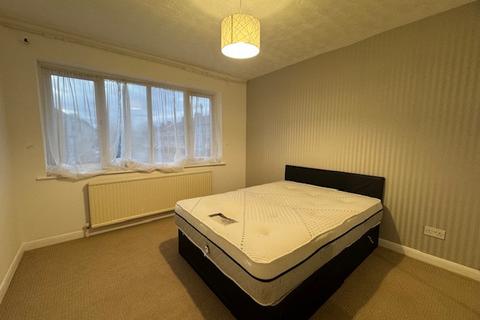 2 bedroom flat to rent, No Deposit Option, Acorn Court, Oaks Lane, Ilford, IG2