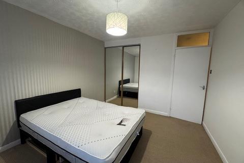 2 bedroom flat to rent, No Deposit Option, Acorn Court, Oaks Lane, Ilford, IG2