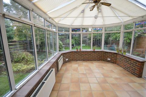 3 bedroom detached bungalow to rent, Seagrave Road, Beaconsfield HP9