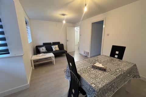 2 bedroom apartment to rent, Sunningfields Road, Hendon, London