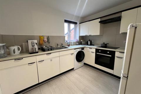 2 bedroom apartment to rent, Sunningfields Road, Hendon, London