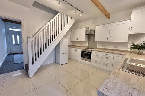 2 bedroom terraced house to rent, Acre Street, Glossop