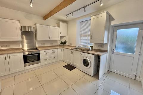 2 bedroom terraced house to rent, Acre Street, Glossop