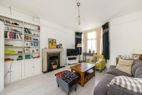 22 Winscombe Crescent, London, W5 1AZ