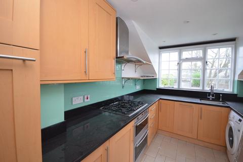 22 Winscombe Crescent, London, W5 1AZ
