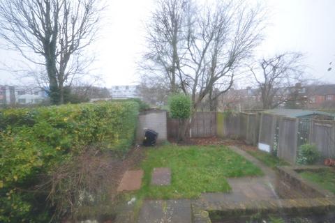 22 Winscombe Crescent, London, W5 1AZ