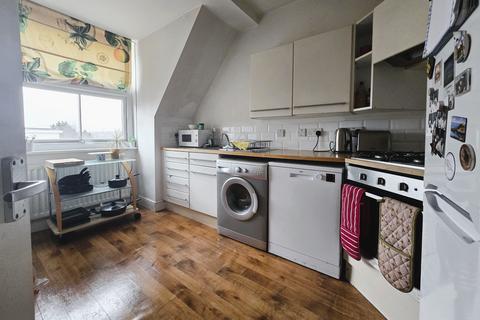 2 bedroom flat to rent, Garratt Lane, London SW18