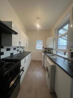 3 bedroom end of terrace house for sale, Lees Hall Road, Dewsbury, WF12