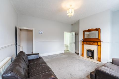 3 bedroom end of terrace house for sale, Lees Hall Road, Dewsbury, WF12