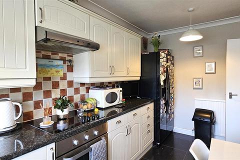 2 bedroom flat to rent, Sundew Grove, Ramsgate