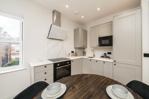 2 bedroom flat for sale, Hillcrest Road, London W3