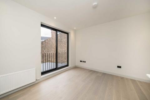 1 bedroom flat for sale, Hillcrest Road, London W3