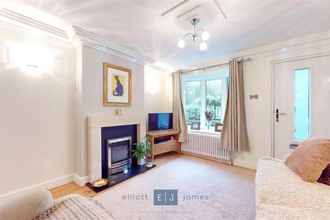 2 bedroom end of terrace house for sale, Smarts Lane, Loughton IG10