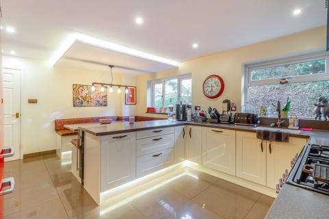 5 bedroom detached house for sale, Harrow Close, Caerleon