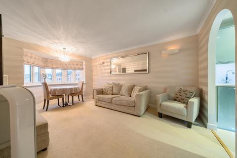 1 bedroom flat for sale, Dolphin Court, London SW19