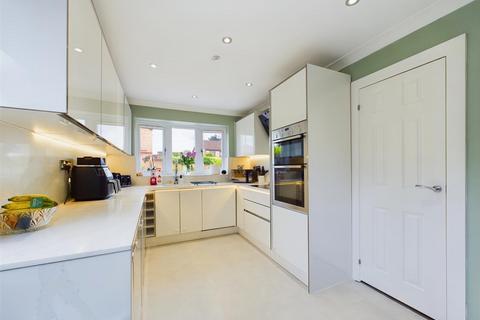 8 Fennel Close, Abbeydale, Gloucester, GL4 5YB