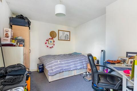 2 bedroom apartment to rent, BROOK DRIVE, SE11