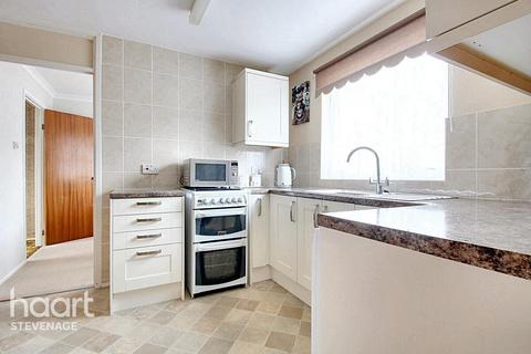 3 bedroom end of terrace house for sale, Beverley Road, Stevenage