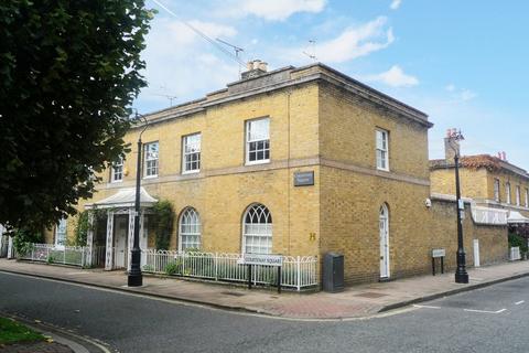 2 bedroom end of terrace house for sale, Courtenay Square, London, SE11