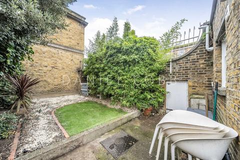 2 bedroom end of terrace house for sale, Courtenay Square, London, SE11