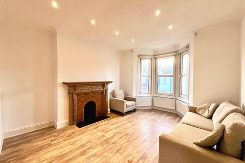 3 bedroom flat to rent, Huddlestone Road, Willesden Green, NW2