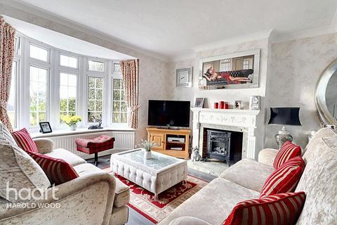 74 Priory Road, Romford, RM3 9AP