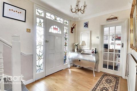 74 Priory Road, Romford, RM3 9AP