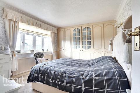 74 Priory Road, Romford, RM3 9AP