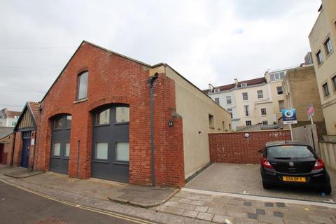 2 bedroom apartment to rent, Wetherell Place, Bristol BS8