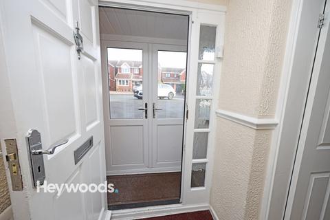 4 bedroom detached house to rent, Ludford Close, Newcastle, Staffordshire