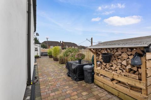 3 bedroom detached house for sale, Heathfield Cottage, 3 Hurst Lane, Fernhill Heath, Worcester. WR3 8RR