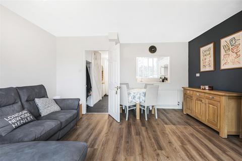 8 Upton Close, Henley-on-thames, RG9 1BT