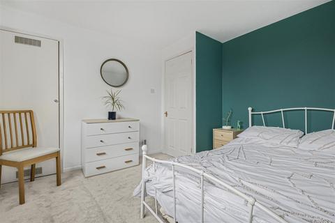 8 Upton Close, Henley-on-thames, RG9 1BT