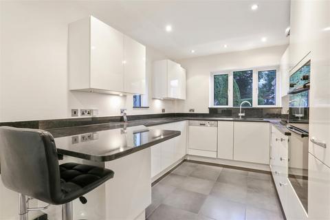 4 bedroom detached house to rent, Abinger Avenue, Cheam SM2