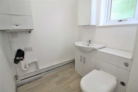 3 bedroom semi-detached house to rent, Warmstone Close, Aylesbury HP18