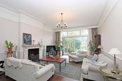 4 bedroom flat to rent, Stanway Gardens, London W3