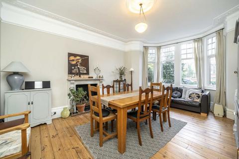 4 bedroom flat to rent, Stanway Gardens, London W3