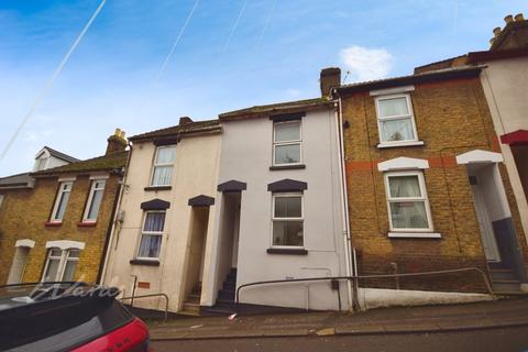 3 bedroom terraced house to rent, Southill Road Chatham ME4