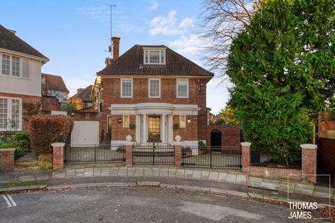 8 bedroom detached house for sale, West Heath Close, London, N14