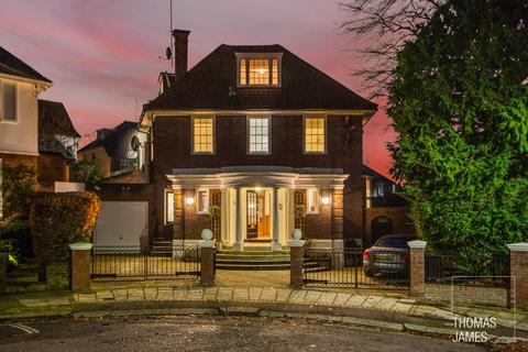 8 bedroom detached house for sale, West Heath Close, London, N14