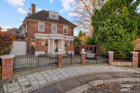 8 bedroom detached house for sale, West Heath Close, London, N14