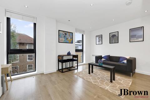 Studio to rent, Carillon Court, London, E1